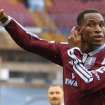 Man City falls at Aston Villa and Arsenal moves level on top of the Premier League