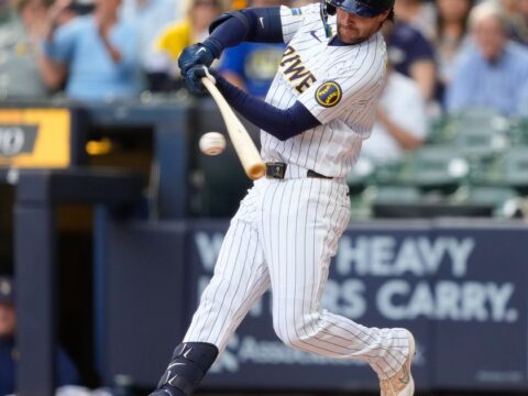 MLB-best Brewers score in bunches but rarely homer, upending baseball’s launch-angle revolution MLB-best Brewers score in bunches but rarely homer, upending baseball’s launch-angle revolution