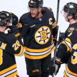 Pastrnak scores 2 goals, adds 2 assists in the Bruins' 6-1 rout of the Mammoth