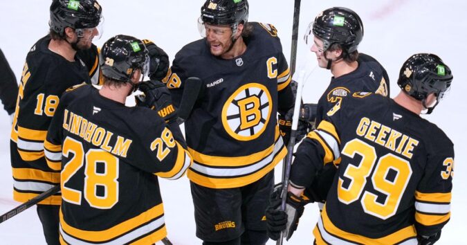 Pastrnak scores 2 goals, adds 2 assists in the Bruins’ 6-1 rout of the Mammoth