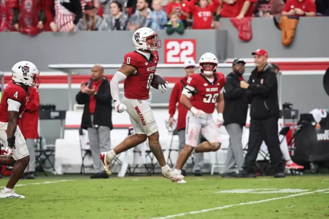 Popo Aguirre Named ACC Linebacker of the Week