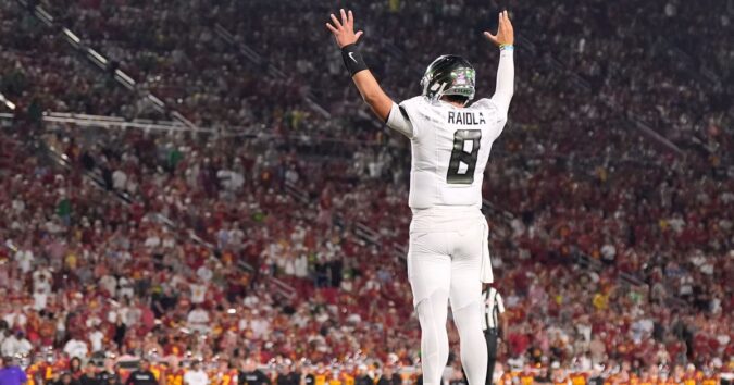 QB Raiola to start with Moore ruled out of No. 13 Oregon’s game against No. 21 UCLA