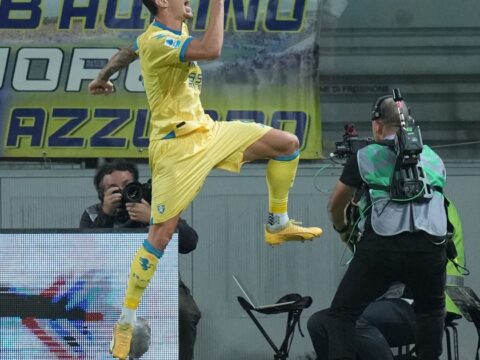 Raimondo scores hat trick for Frosinone in Italy. Frankfurt ends winless drought at home Raimondo scores hat trick for Frosinone in Italy. Frankfurt ends winless drought at home