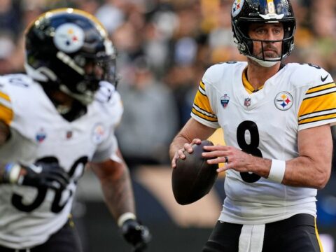 Rodgers throws TD pass in Paris as Steelers beat Saints 16-10 in NFL’s regular-season France debut Rodgers throws TD pass in Paris as Steelers beat Saints 16-10 in NFL’s regular-season France debut