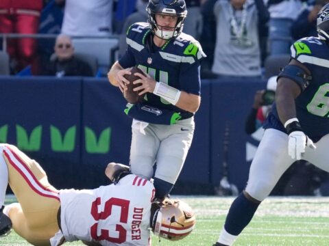 Seahawks and Broncos dealing with top defenses and shaky QB play as they kick off Week 6 Seahawks and Broncos dealing with top defenses and shaky QB play as they kick off Week 6