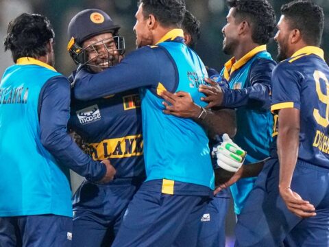 Sri Lanka wins toss, elects to field in cricket tri-series ODI against Pakistan Sri Lanka wins toss, elects to field in cricket tri-series ODI against Pakistan