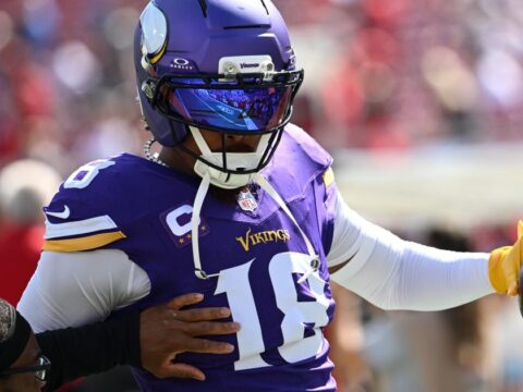 Vikings tight T.J. Hockenson leaves game vs. Saints with apparent head injury, Jefferson returns Vikings tight T.J. Hockenson leaves game vs. Saints with apparent head injury, Jefferson returns