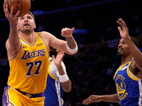 Walker Kessler has perfect Lakers debut with 12-for-12 shooting in 127-105 win over Warriors