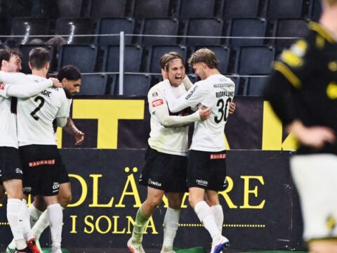 Wild 11-goal second half in Swedish soccer league game that was scoreless at halftime