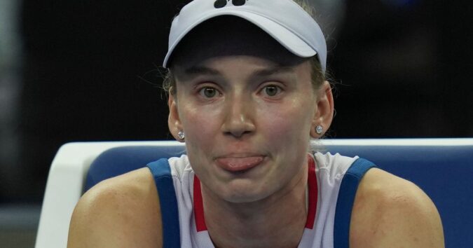 WTA’s top-ranked Elena Rybakina withdraws from quarterfinals in Japan, citing an injury