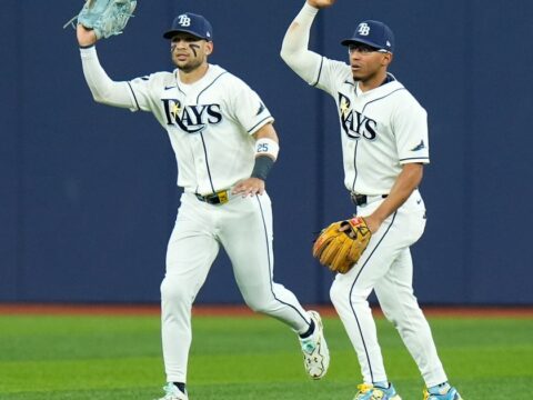 Yankees rookie Spencer Jones flies out off catwalk in Game 2 of ALDS at Tropicana Field